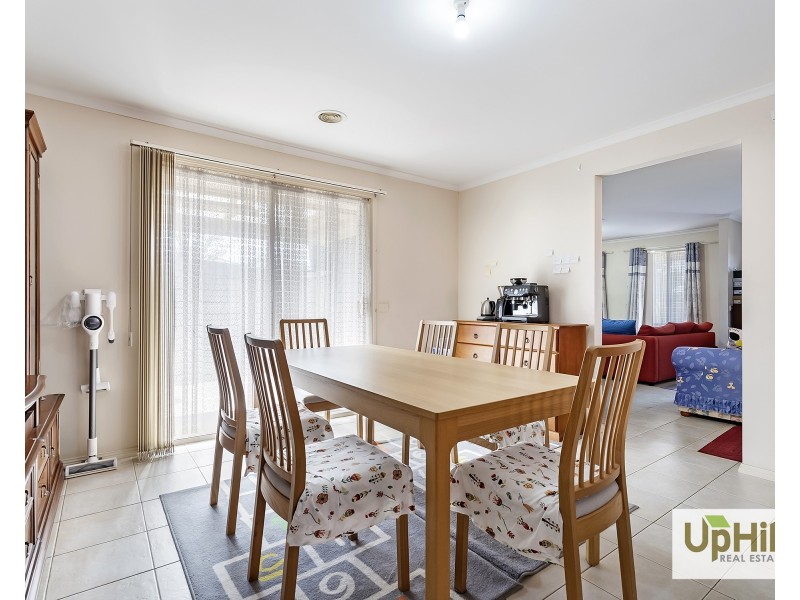 16 Burlington Chase, Hampton Park VIC 3976