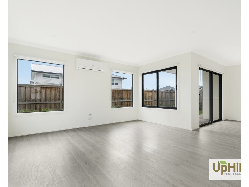 8 Cordiller Street, Clyde North VIC 3978