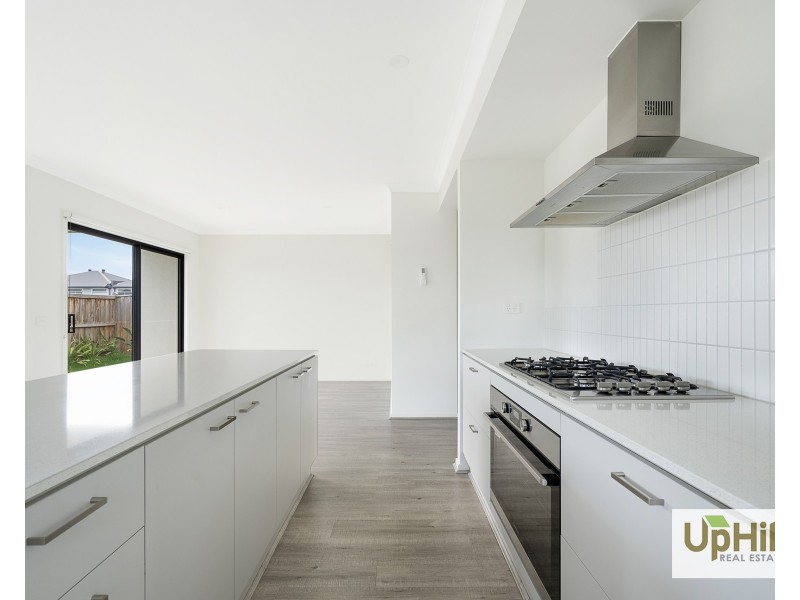 8 Cordiller Street, Clyde North VIC 3978