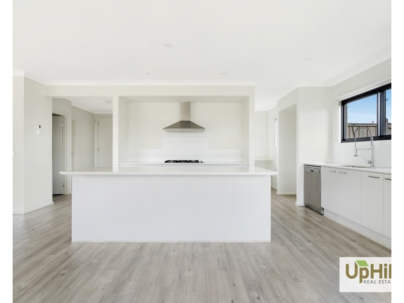 8 Cordiller Street, Clyde North VIC 3978