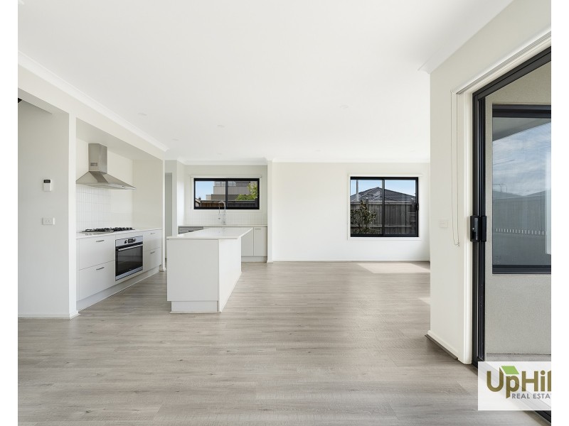 8 Cordiller Street, Clyde North VIC 3978