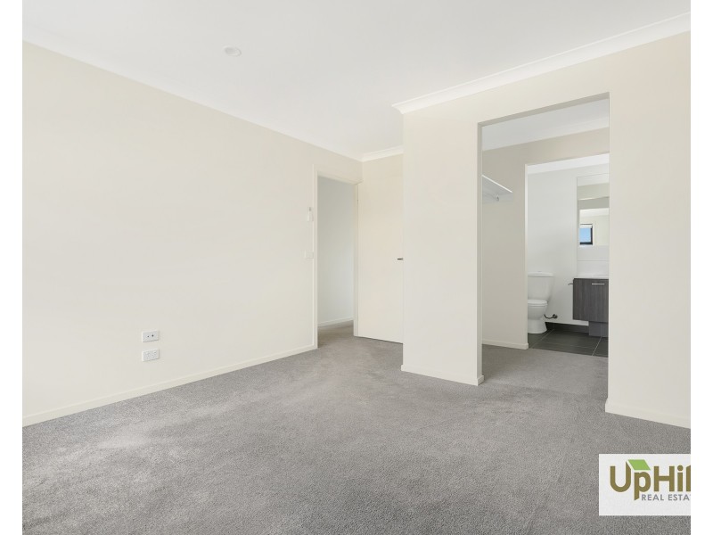 8 Cordiller Street, Clyde North VIC 3978