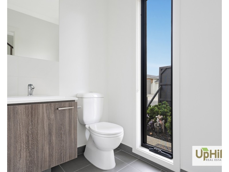 8 Cordiller Street, Clyde North VIC 3978