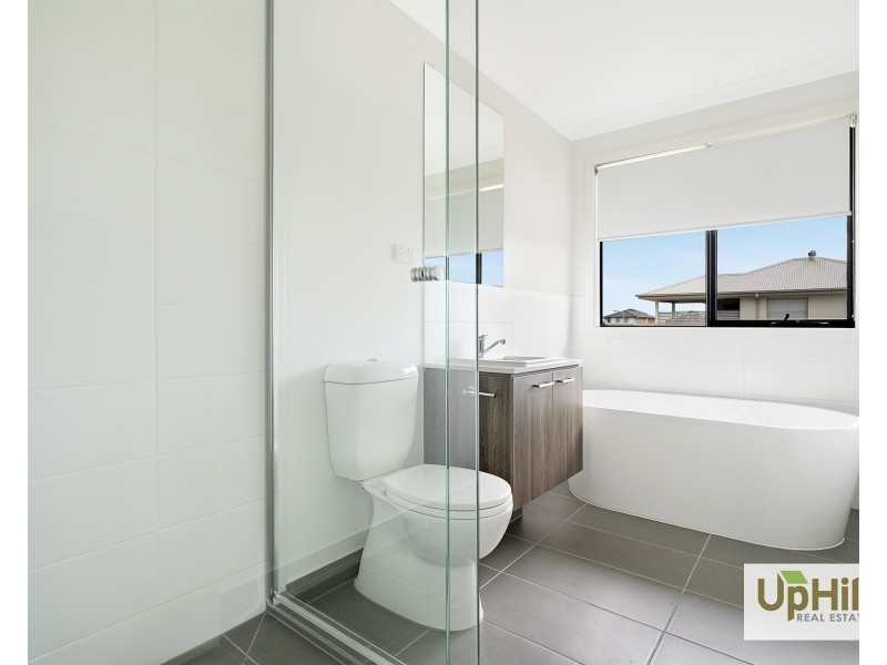 8 Cordiller Street, Clyde North VIC 3978