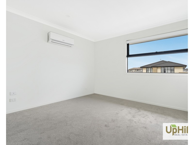 8 Cordiller Street, Clyde North VIC 3978