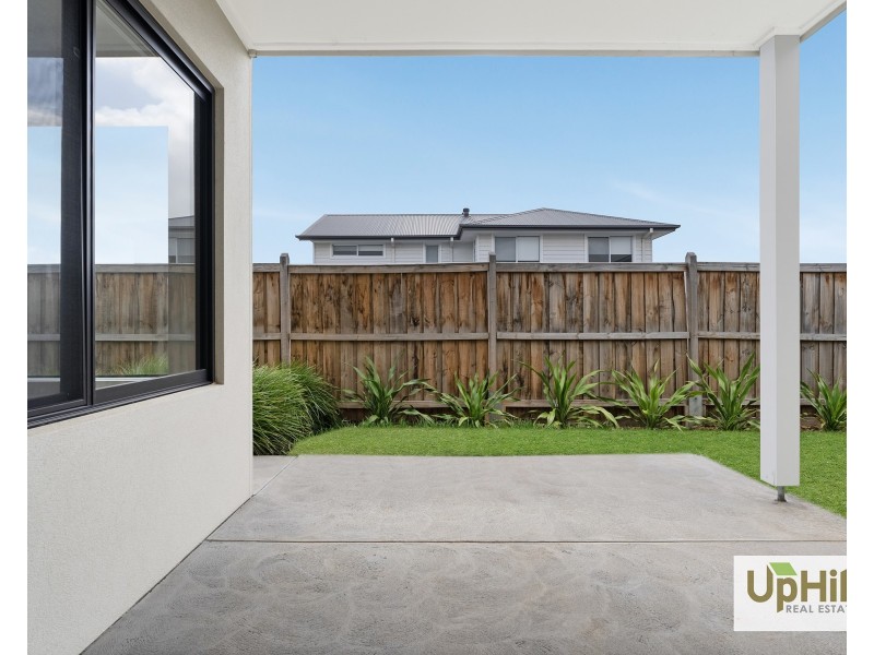 8 Cordiller Street, Clyde North VIC 3978