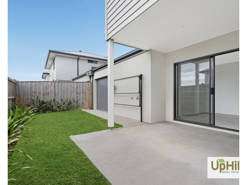 8 Cordiller Street, Clyde North VIC 3978