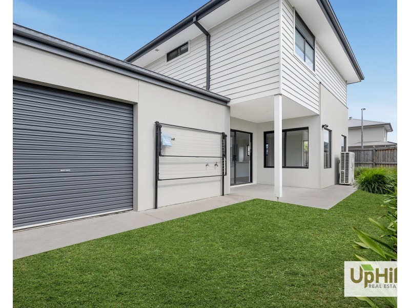 8 Cordiller Street, Clyde North VIC 3978