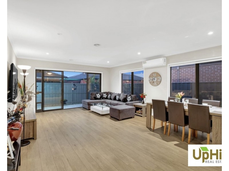 11 Sloane Drive, Clyde North VIC 3978