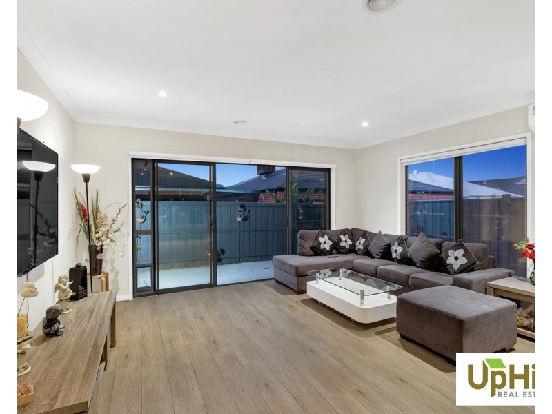 11 Sloane Drive, Clyde North VIC 3978