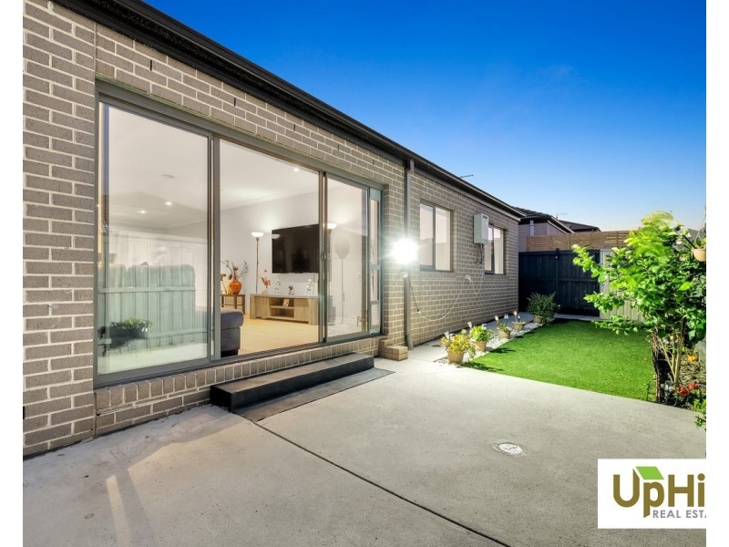 11 Sloane Drive, Clyde North VIC 3978