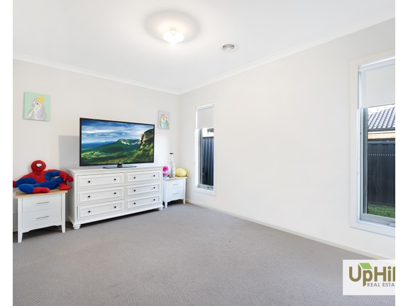 18 Vesna Avenue, Clyde North VIC 3978