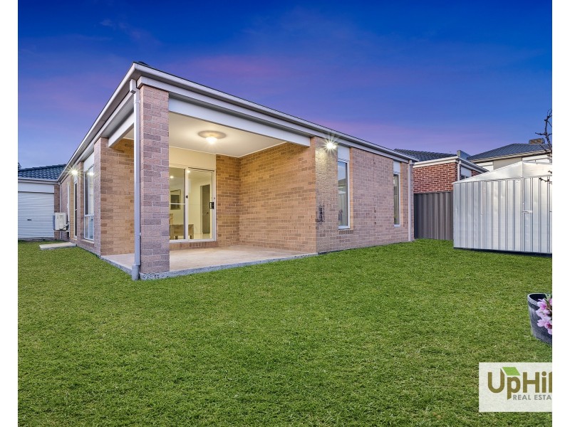 18 Vesna Avenue, Clyde North VIC 3978