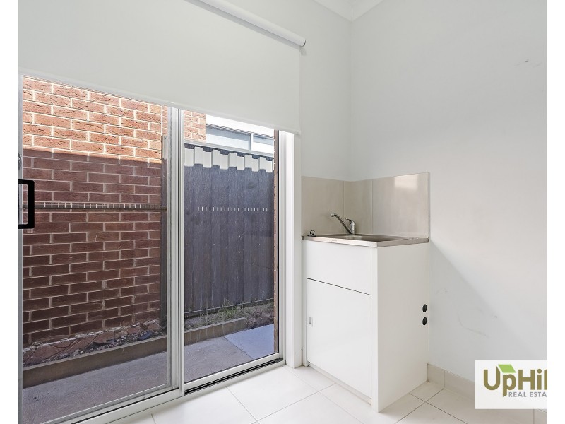 18 Vesna Avenue, Clyde North VIC 3978