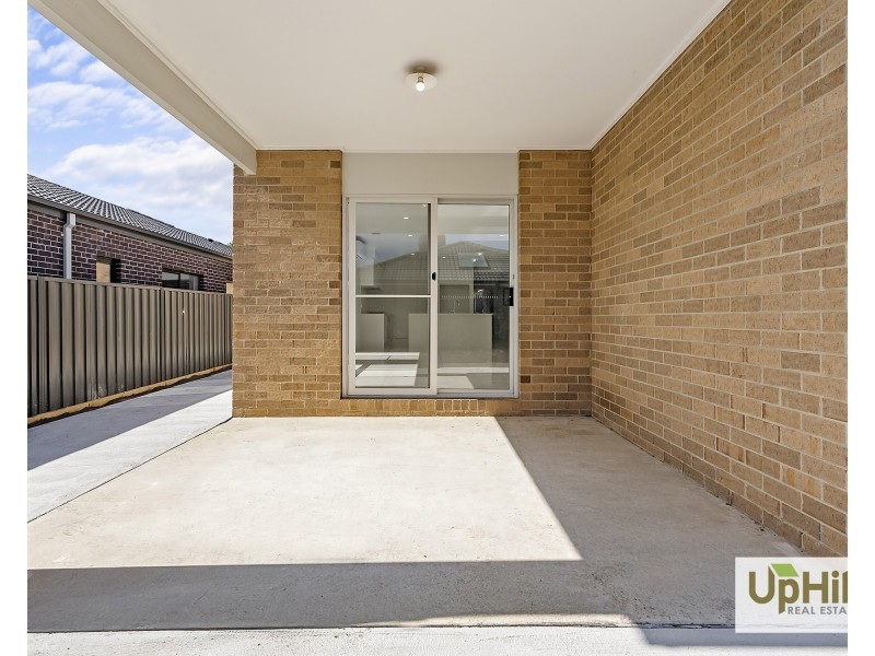 18 Vesna Avenue, Clyde North VIC 3978