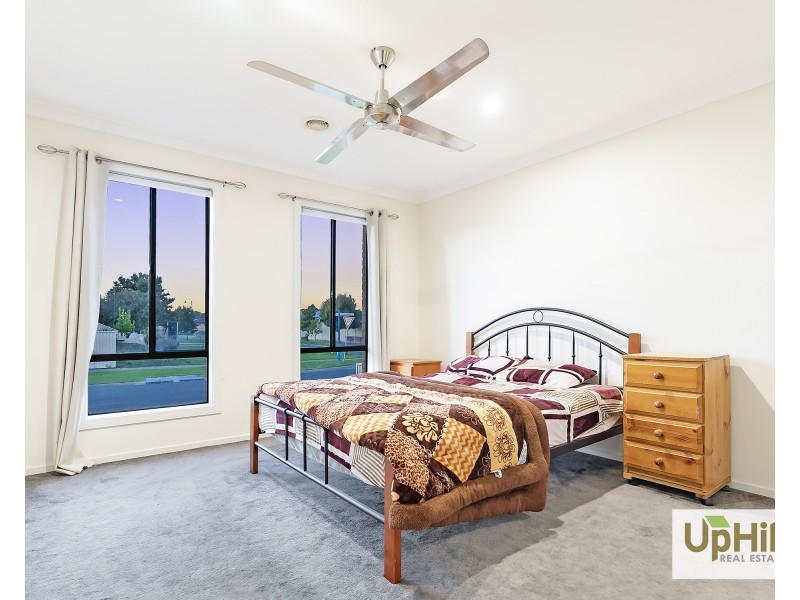 98 Blue Horizons Way, Pakenham VIC 3810