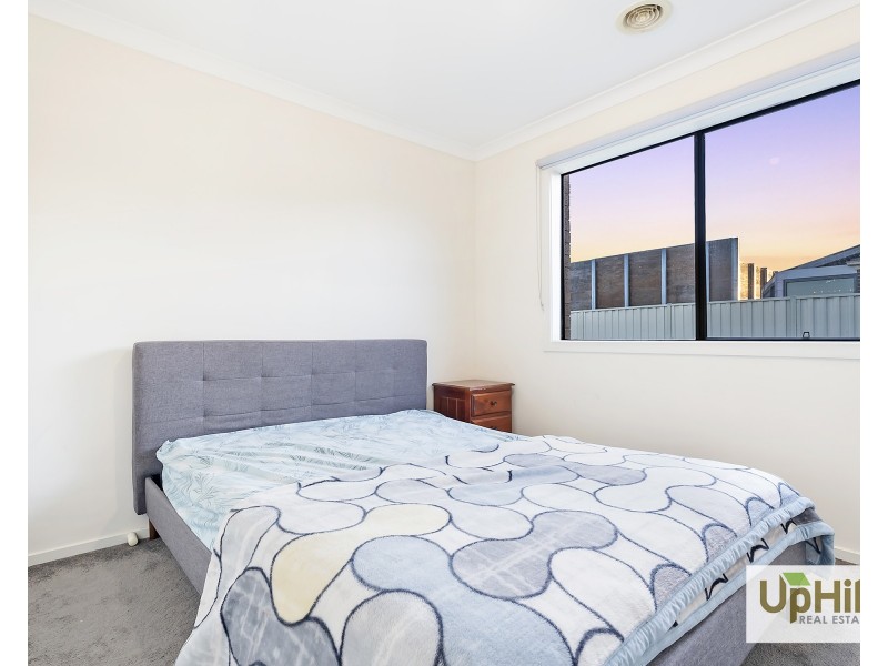 98 Blue Horizons Way, Pakenham VIC 3810