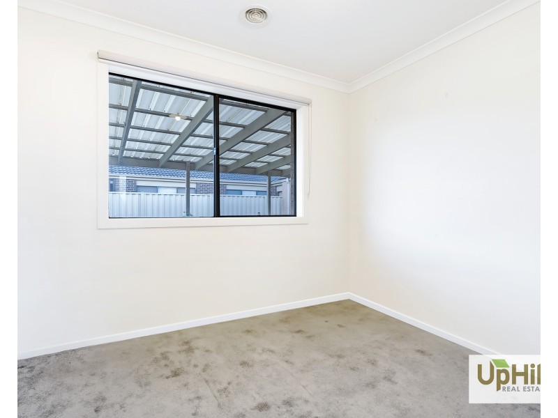 98 Blue Horizons Way, Pakenham VIC 3810