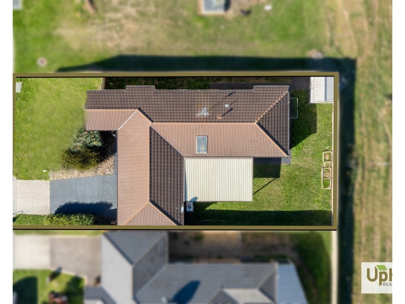 98 Blue Horizons Way, Pakenham VIC 3810