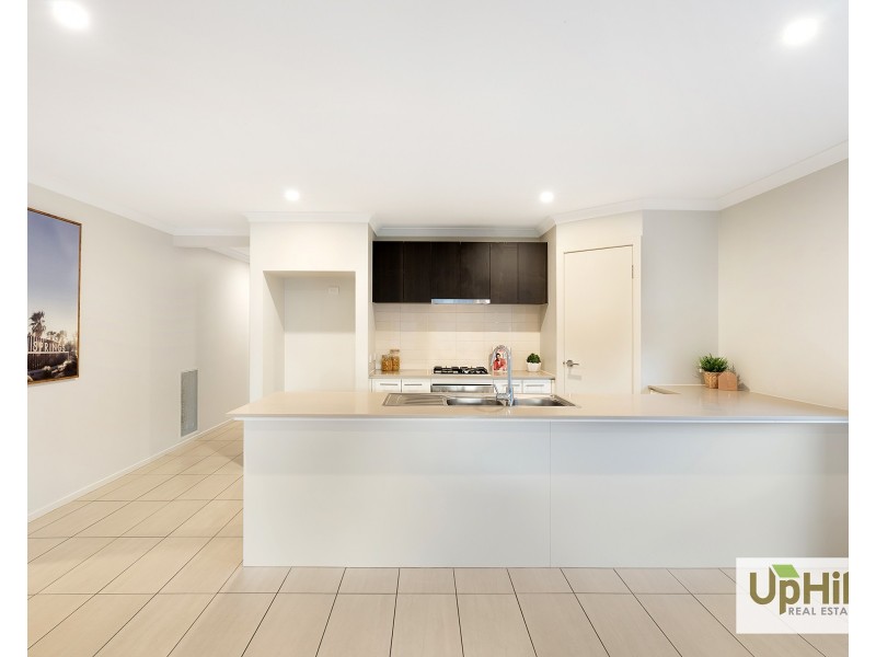 42 Merrin Circuit, Clyde North VIC 3978