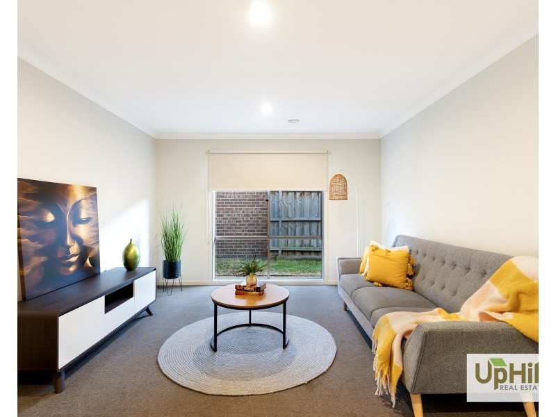 42 Merrin Circuit, Clyde North VIC 3978