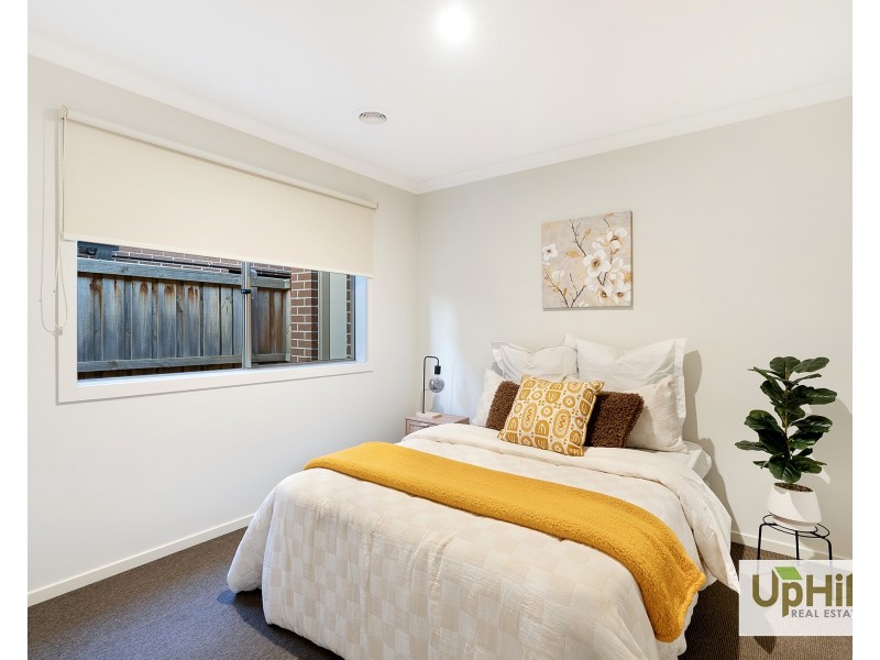 42 Merrin Circuit, Clyde North VIC 3978