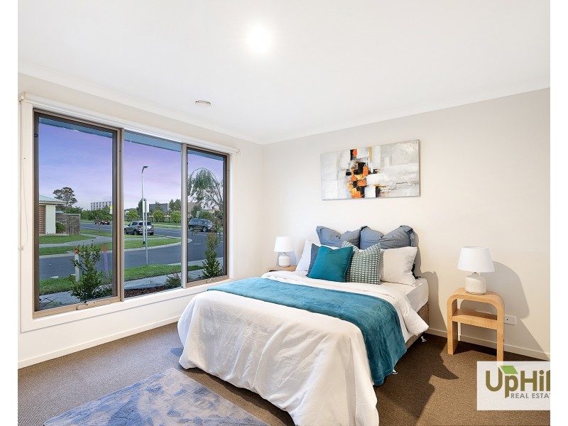 42 Merrin Circuit, Clyde North VIC 3978