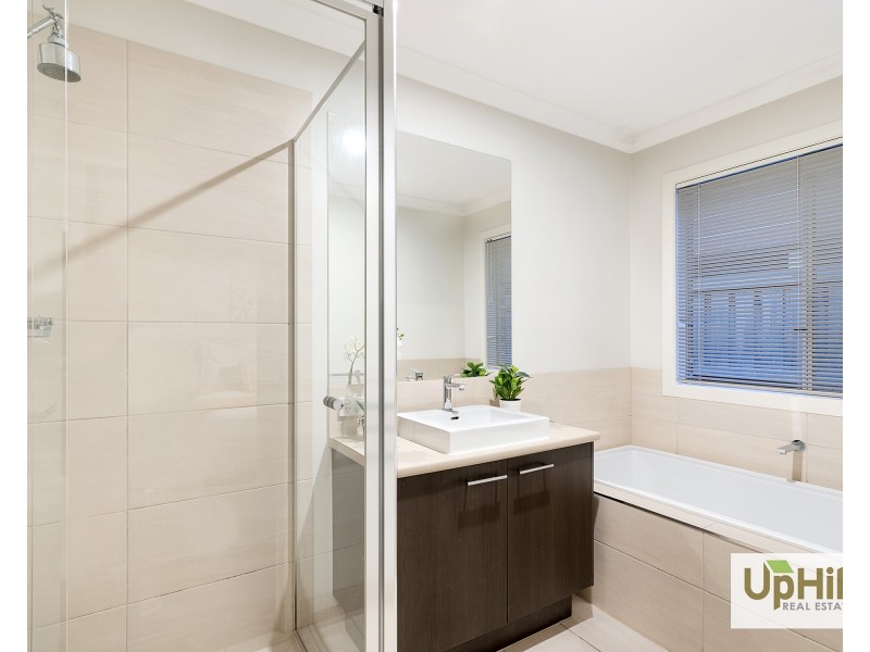 42 Merrin Circuit, Clyde North VIC 3978