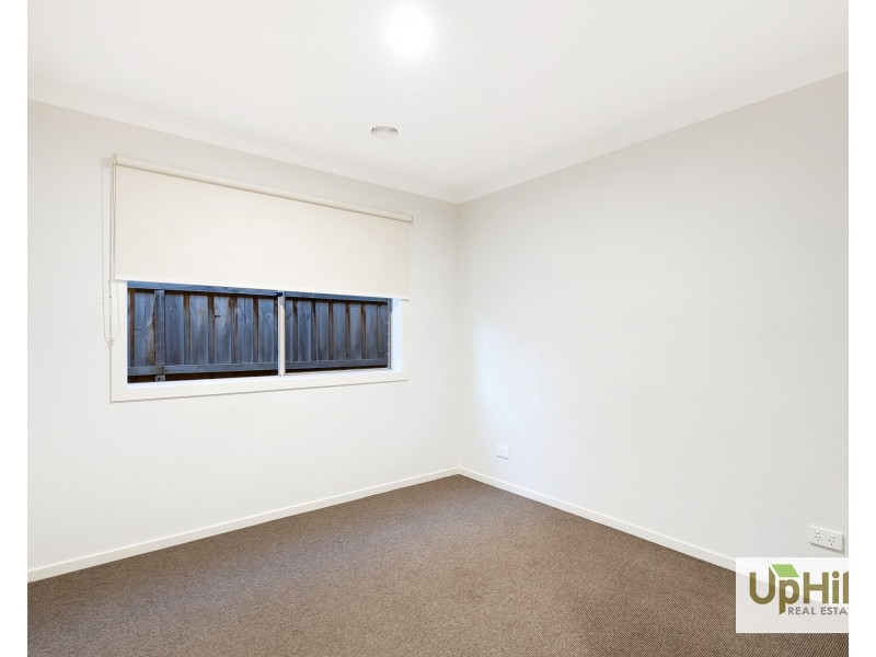 42 Merrin Circuit, Clyde North VIC 3978