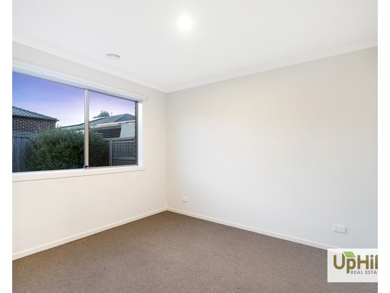 42 Merrin Circuit, Clyde North VIC 3978