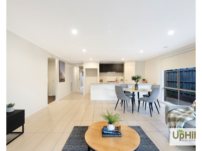 42 Merrin Circuit, Clyde North VIC 3978