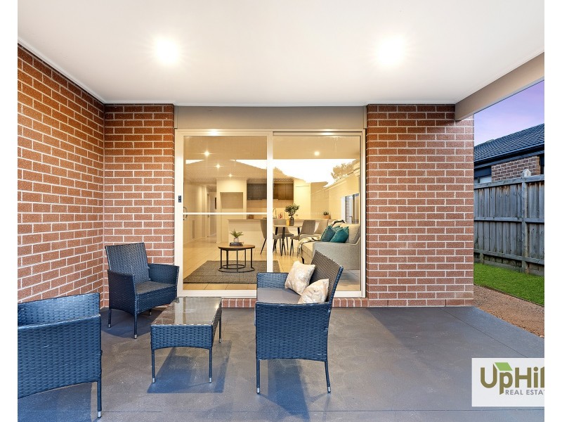 42 Merrin Circuit, Clyde North VIC 3978