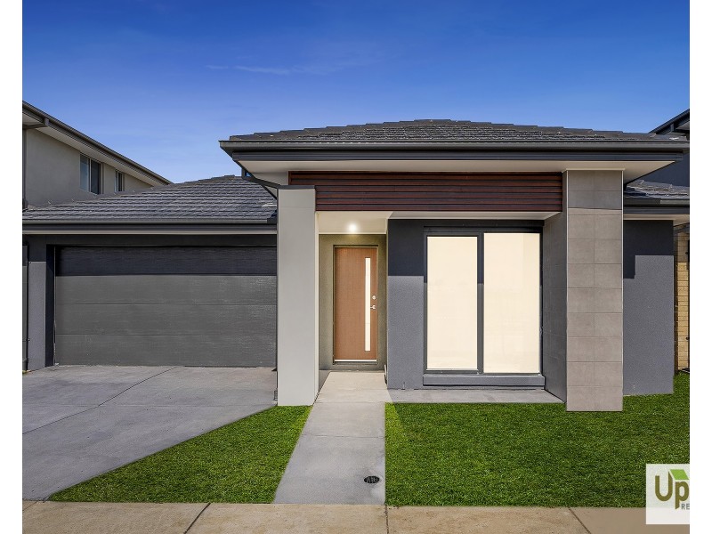 72 Sovereign Avenue, Clyde North VIC 3978