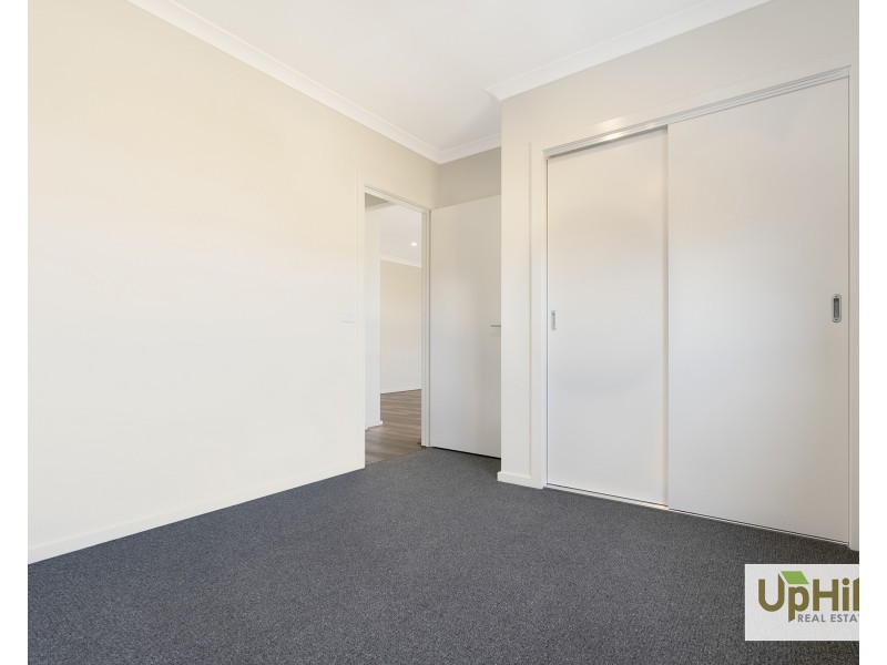 72 Sovereign Avenue, Clyde North VIC 3978