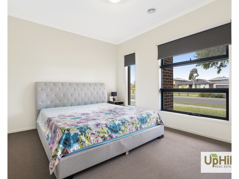 19 Tideswell Street, Clyde North VIC 3978