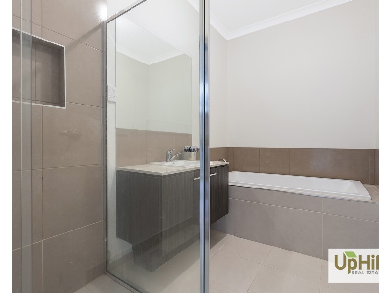 19 Tideswell Street, Clyde North VIC 3978