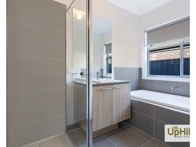 17 Bohemian Road, Clyde VIC 3978