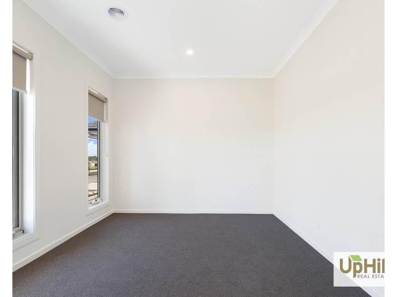 15 Bohemian Road, Clyde VIC 3978