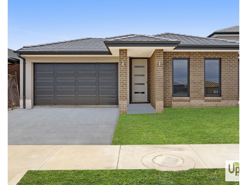 9 McKenzie Drive, Clyde North VIC 3978