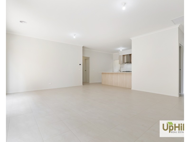 9 McKenzie Drive, Clyde North VIC 3978