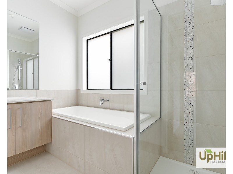 9 McKenzie Drive, Clyde North VIC 3978