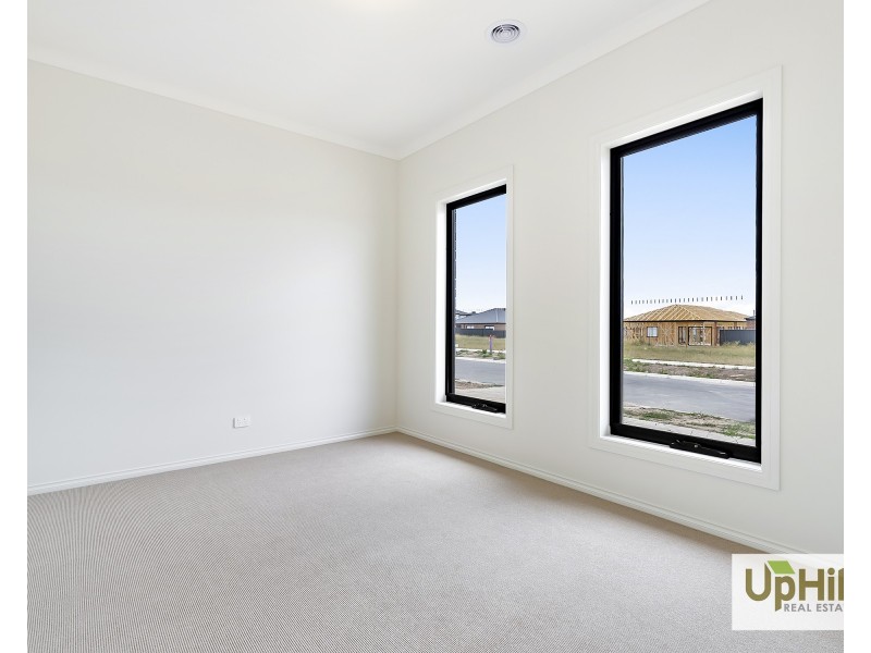 9 McKenzie Drive, Clyde North VIC 3978