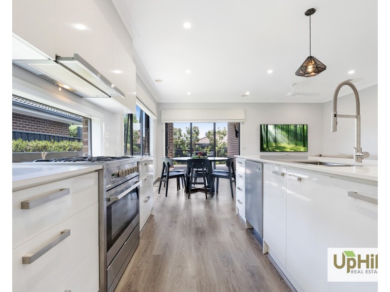 18 Fairwood Rise, Officer VIC 3809