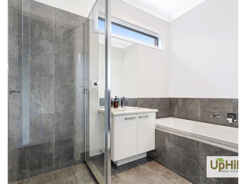 18 Fairwood Rise, Officer VIC 3809