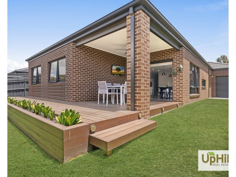 18 Fairwood Rise, Officer VIC 3809