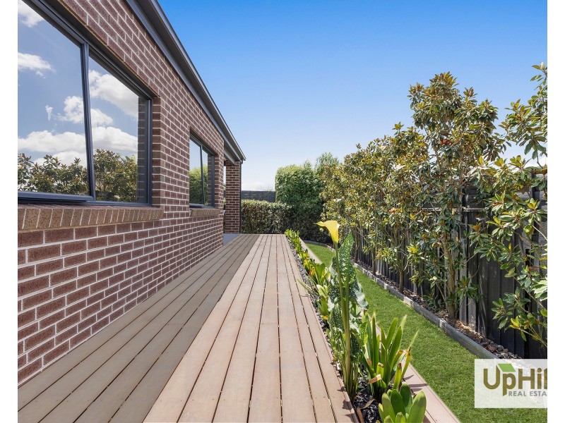 18 Fairwood Rise, Officer VIC 3809