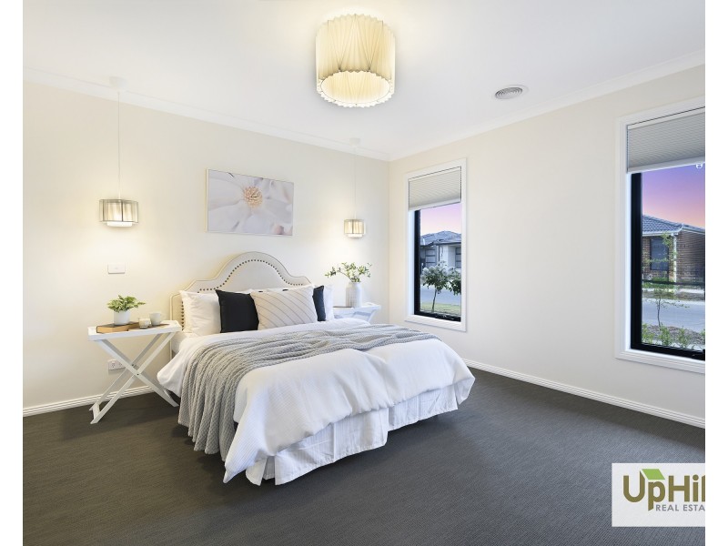 11 Tartan Drive, Clyde North VIC 3978