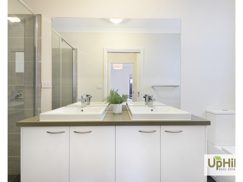 11 Tartan Drive, Clyde North VIC 3978