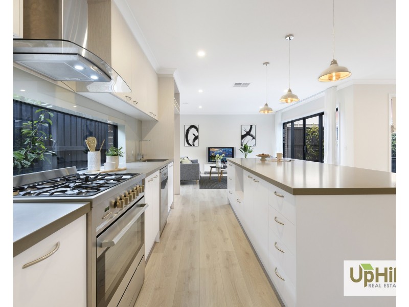 11 Tartan Drive, Clyde North VIC 3978