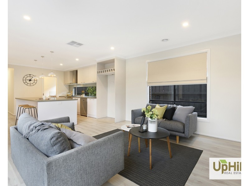 11 Tartan Drive, Clyde North VIC 3978